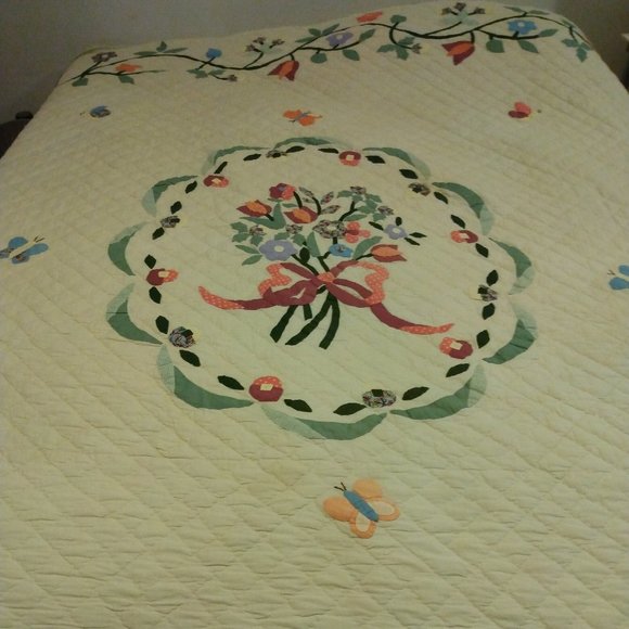 VINTAGE HAND SEWN APPLIQUE QUILTED QUILT FLOWER BOUQUET REVERSIBLE 87" x 91" - Picture 1 of 10